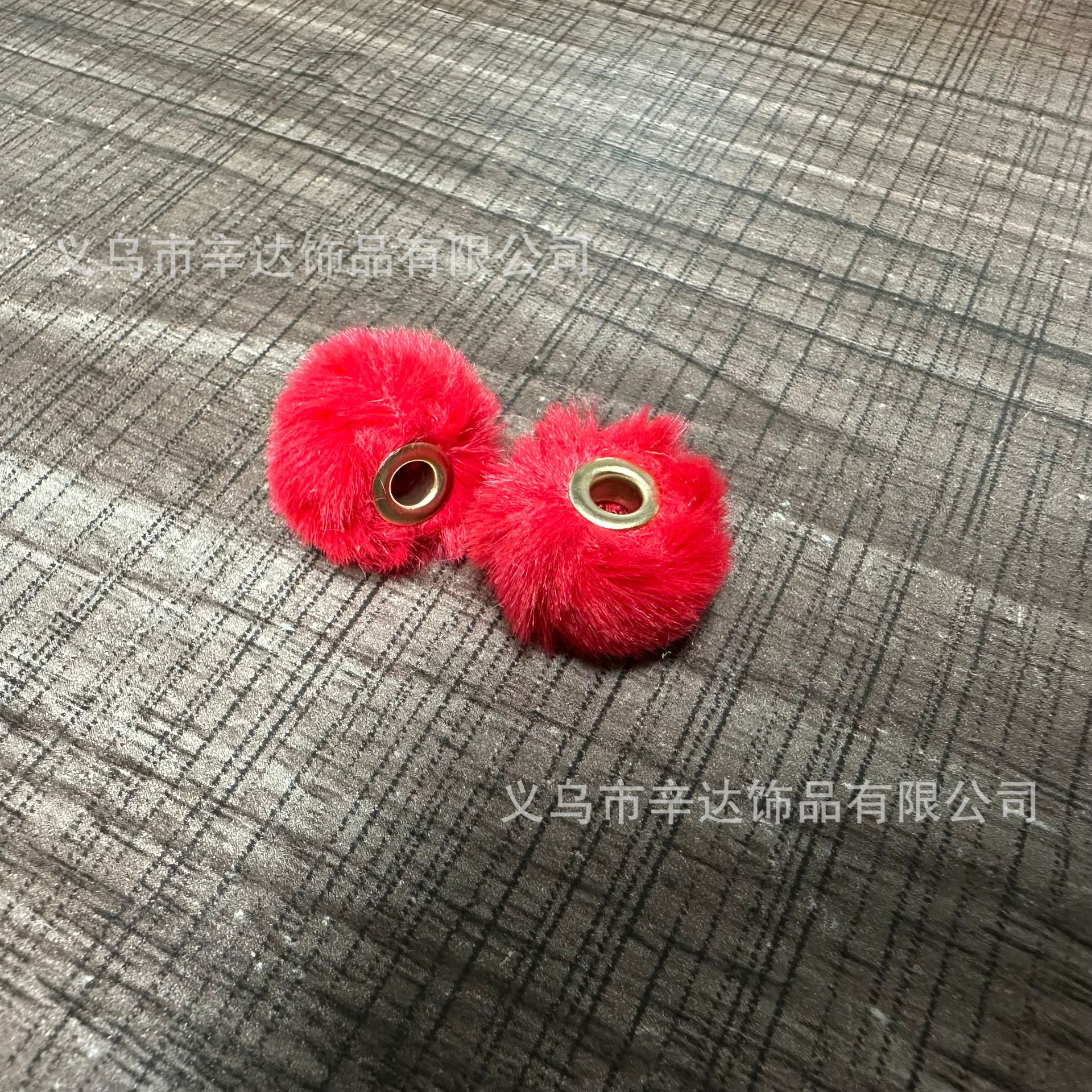 DIY pom-poms, plush beads, and through-hole DIY accessories and clothing materials