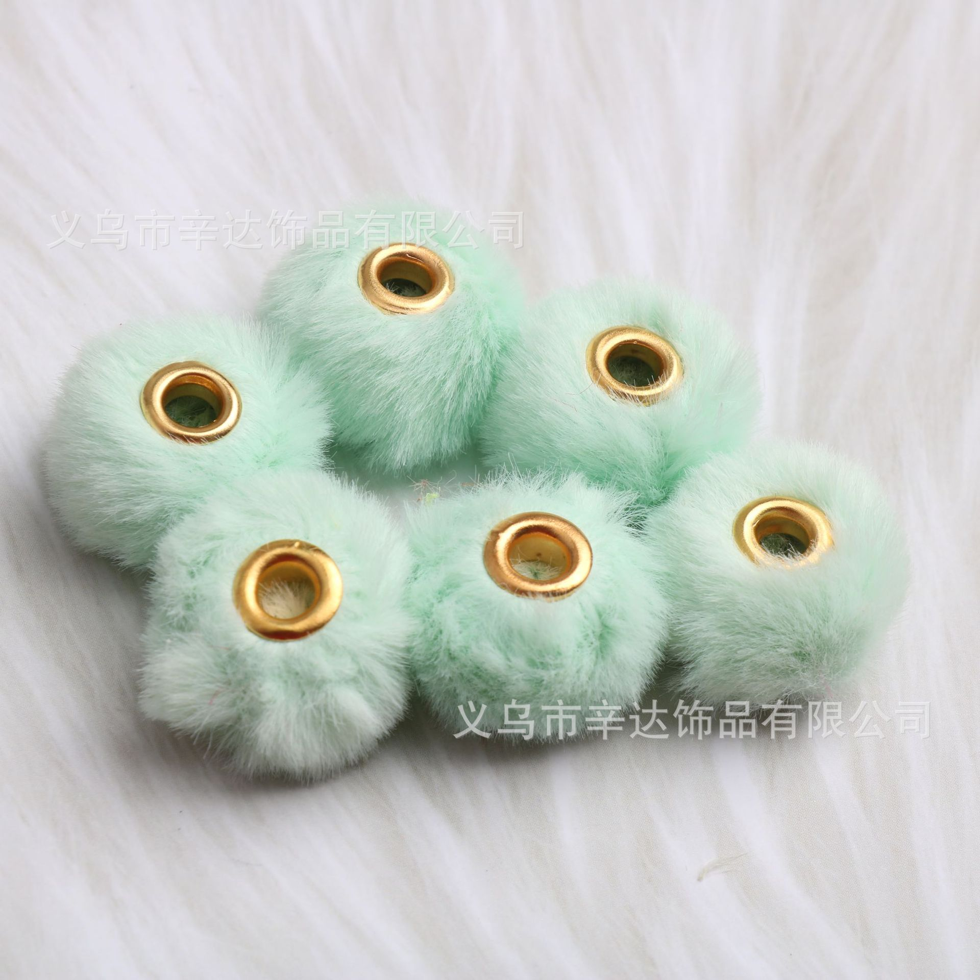 DIY pom-poms, plush beads, and through-hole DIY accessories and clothing materials