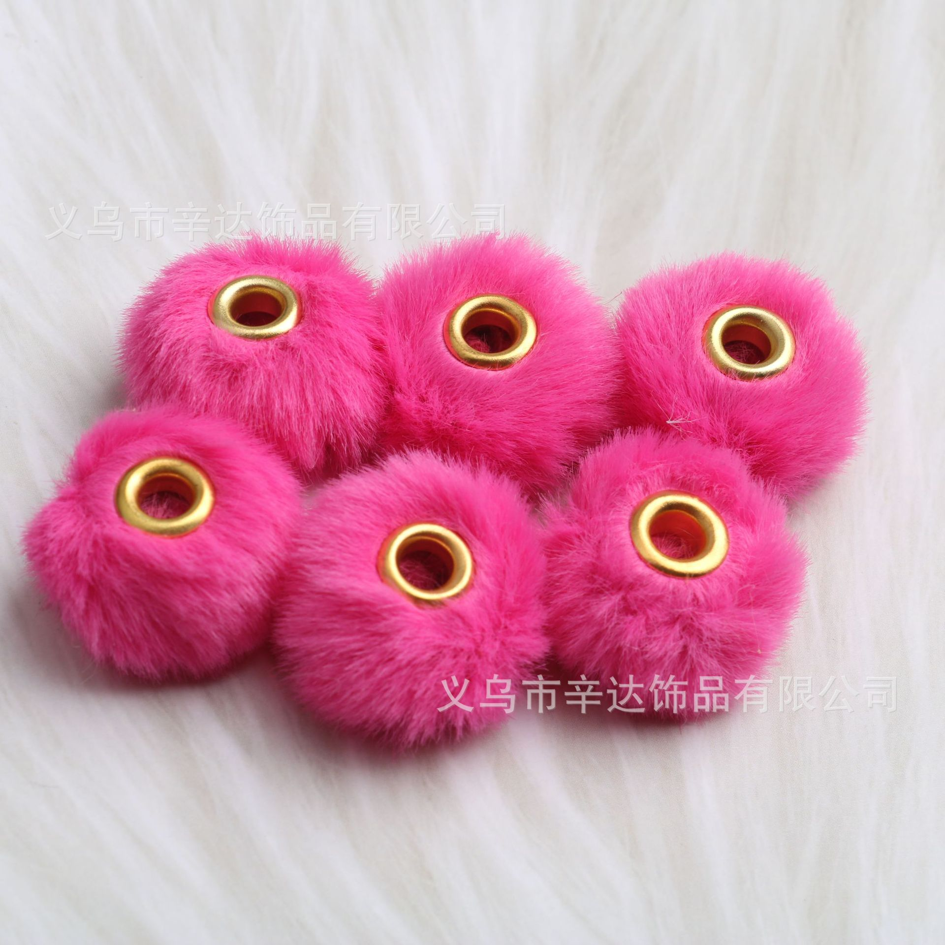 DIY pom-poms, plush beads, and through-hole DIY accessories and clothing materials