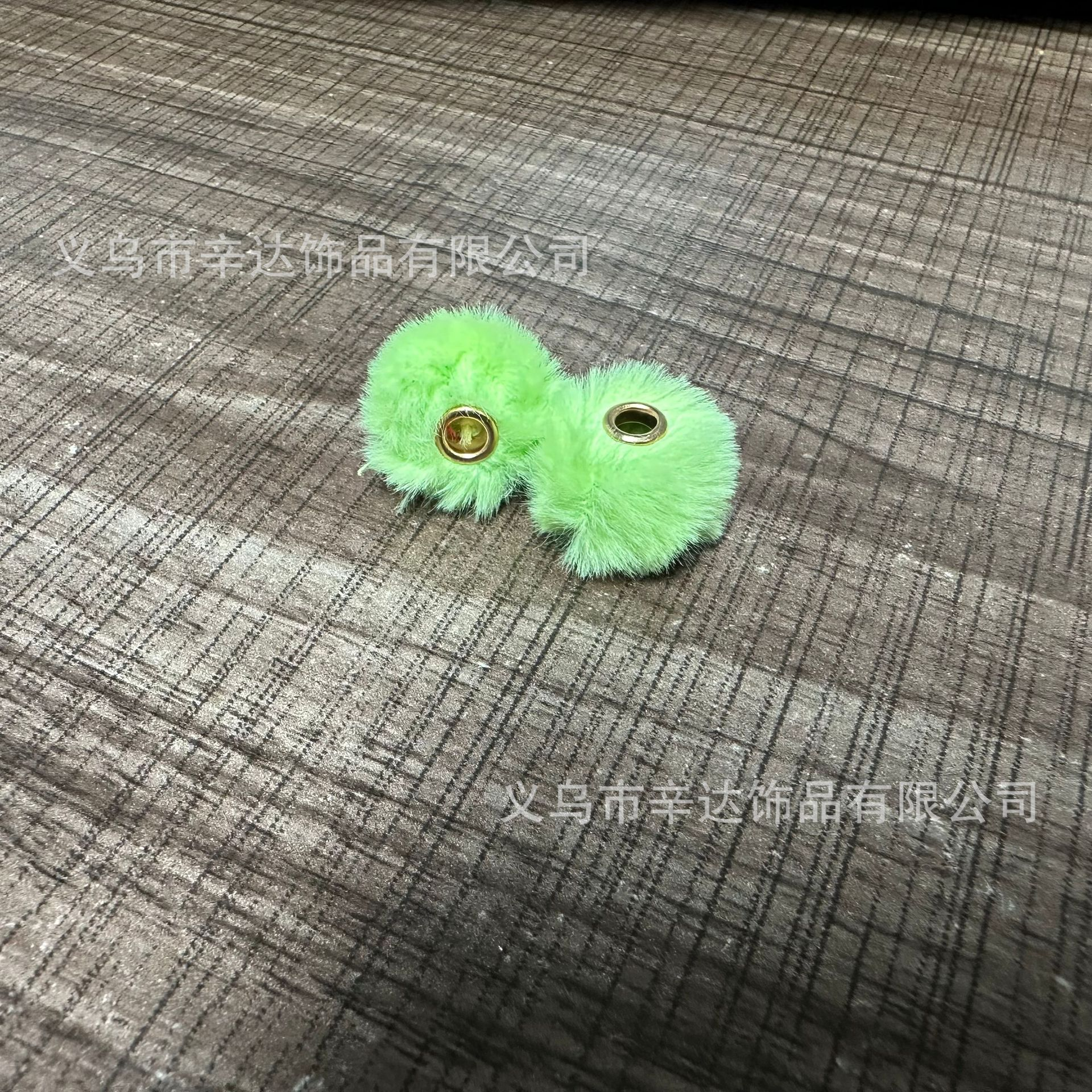 DIY pom-poms, plush beads, and through-hole DIY accessories and clothing materials