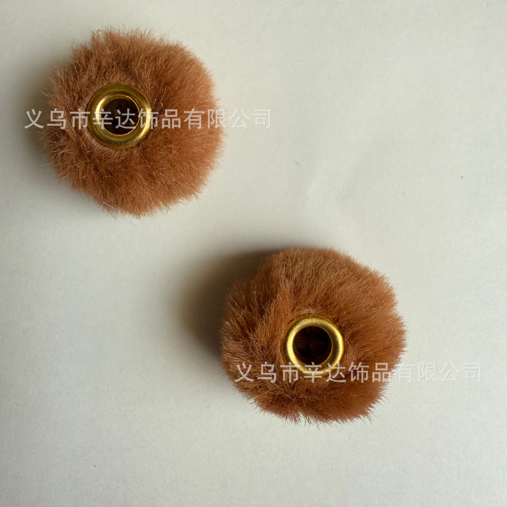 DIY pom-poms, plush beads, and through-hole DIY accessories and clothing materials