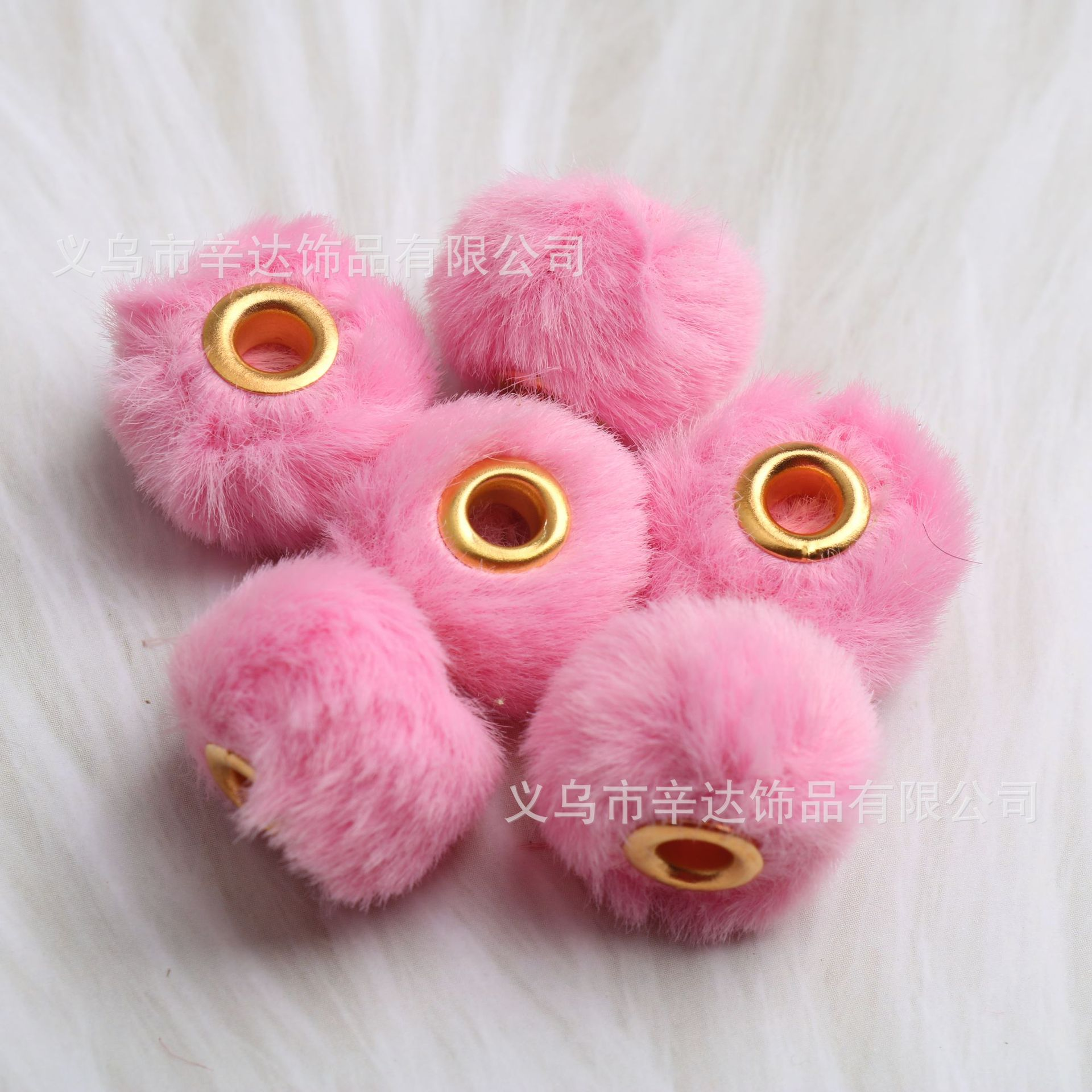 DIY pom-poms, plush beads, and through-hole DIY accessories and clothing materials