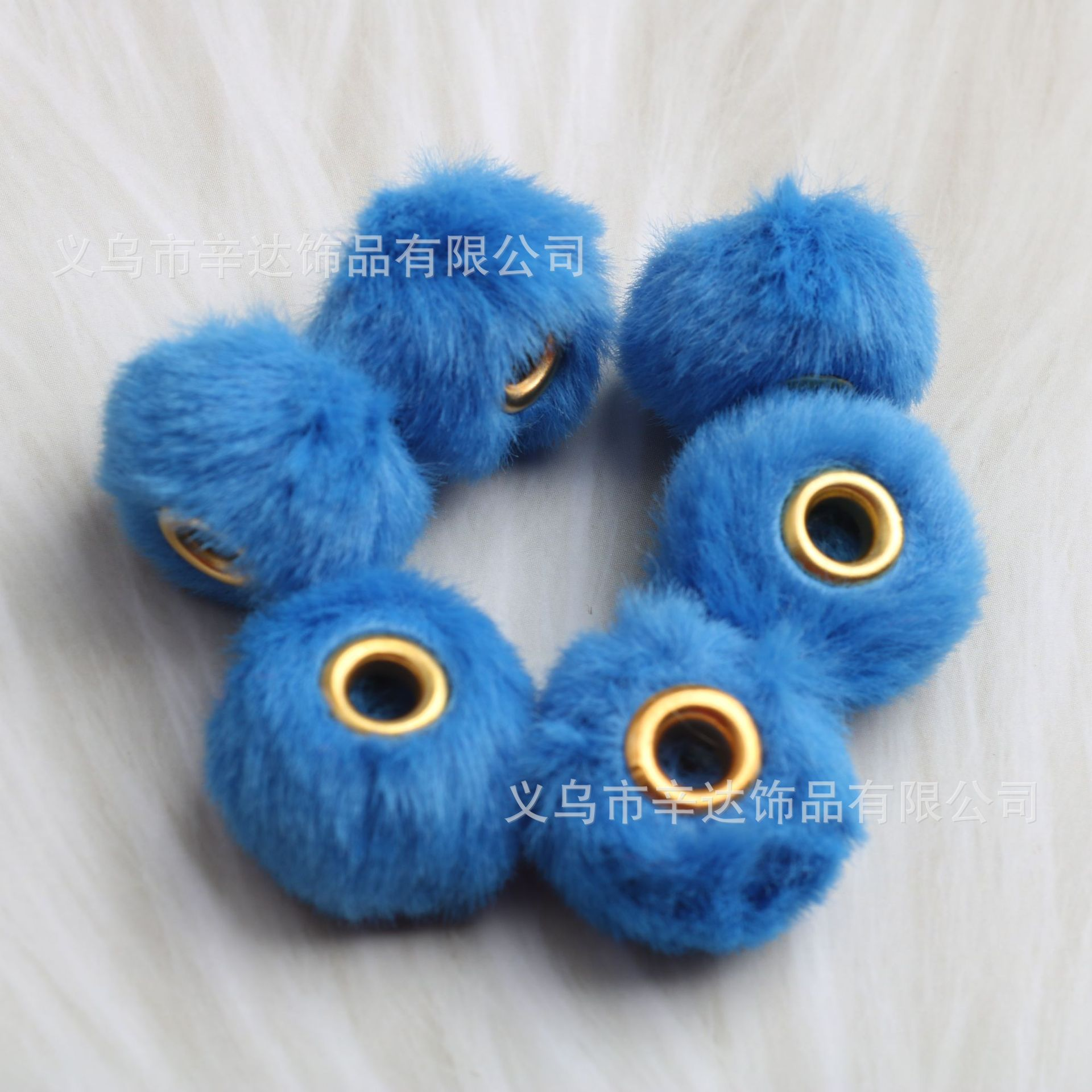 DIY pom-poms, plush beads, and through-hole DIY accessories and clothing materials