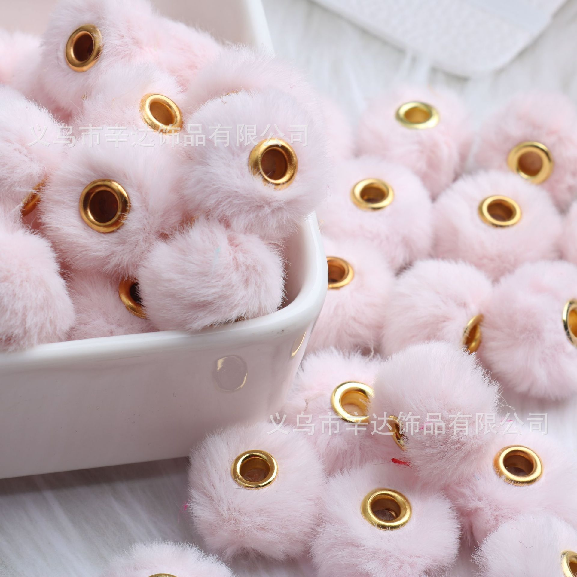 DIY pom-poms, plush beads, and through-hole DIY accessories and clothing materials