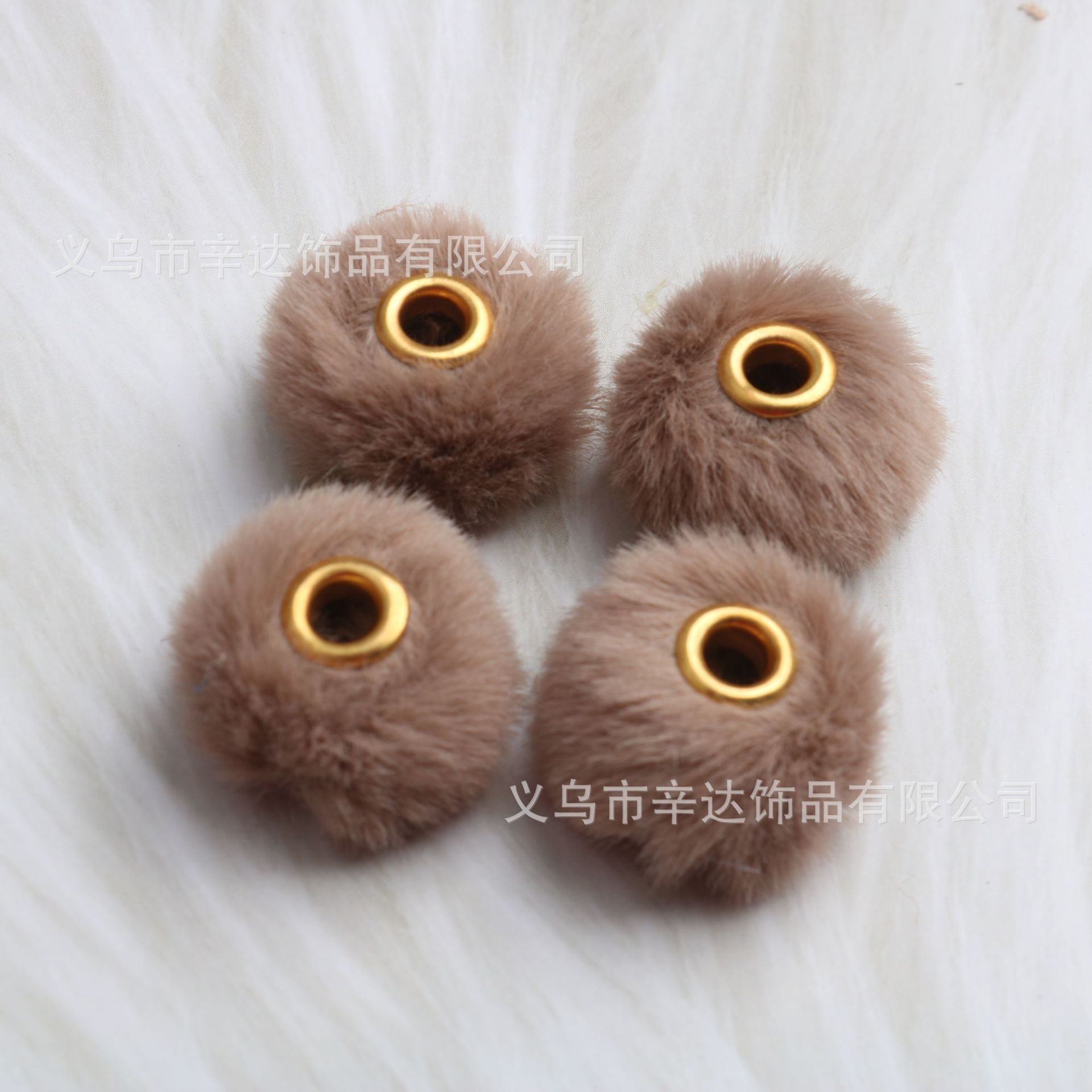 DIY pom-poms, plush beads, and through-hole DIY accessories and clothing materials