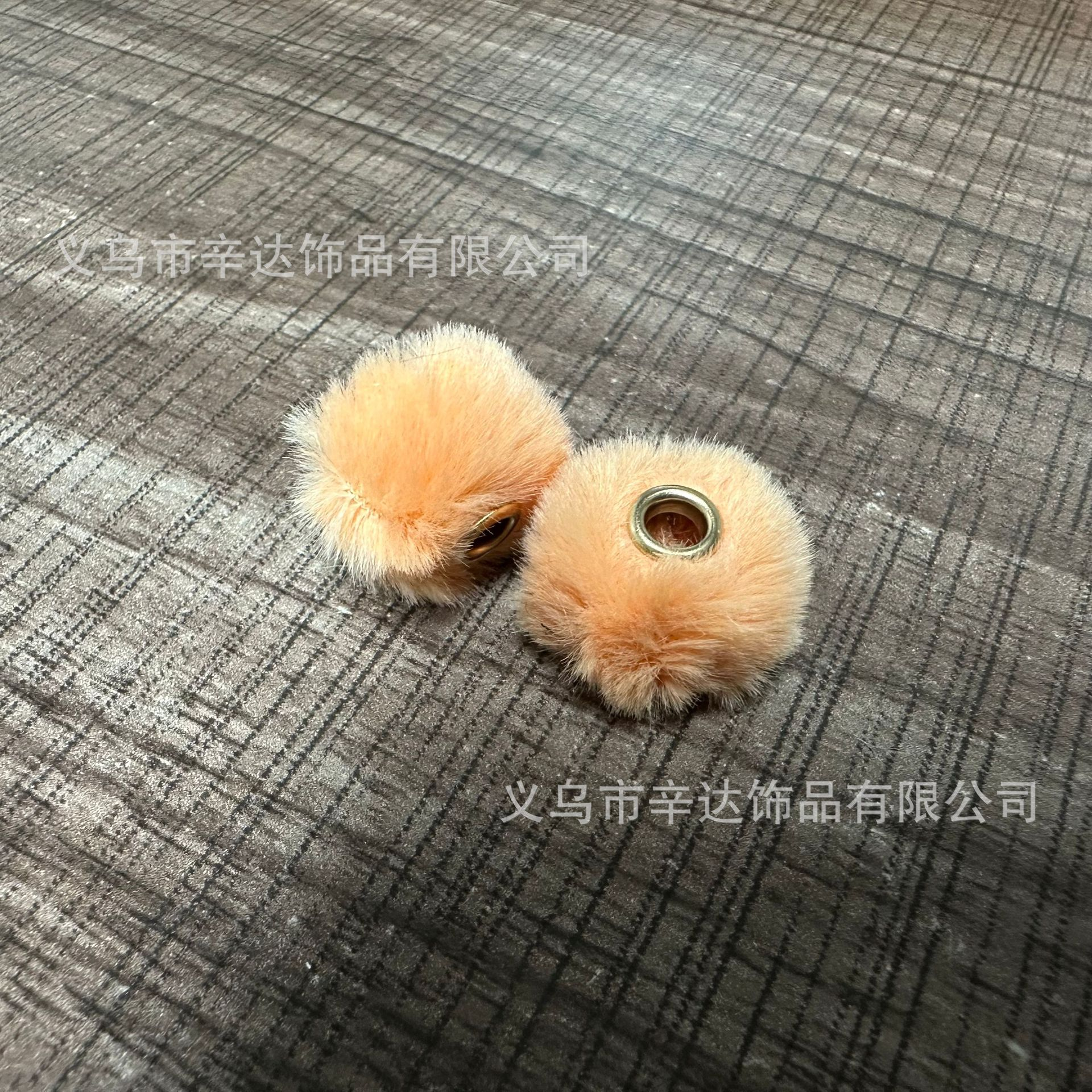 DIY pom-poms, plush beads, and through-hole DIY accessories and clothing materials