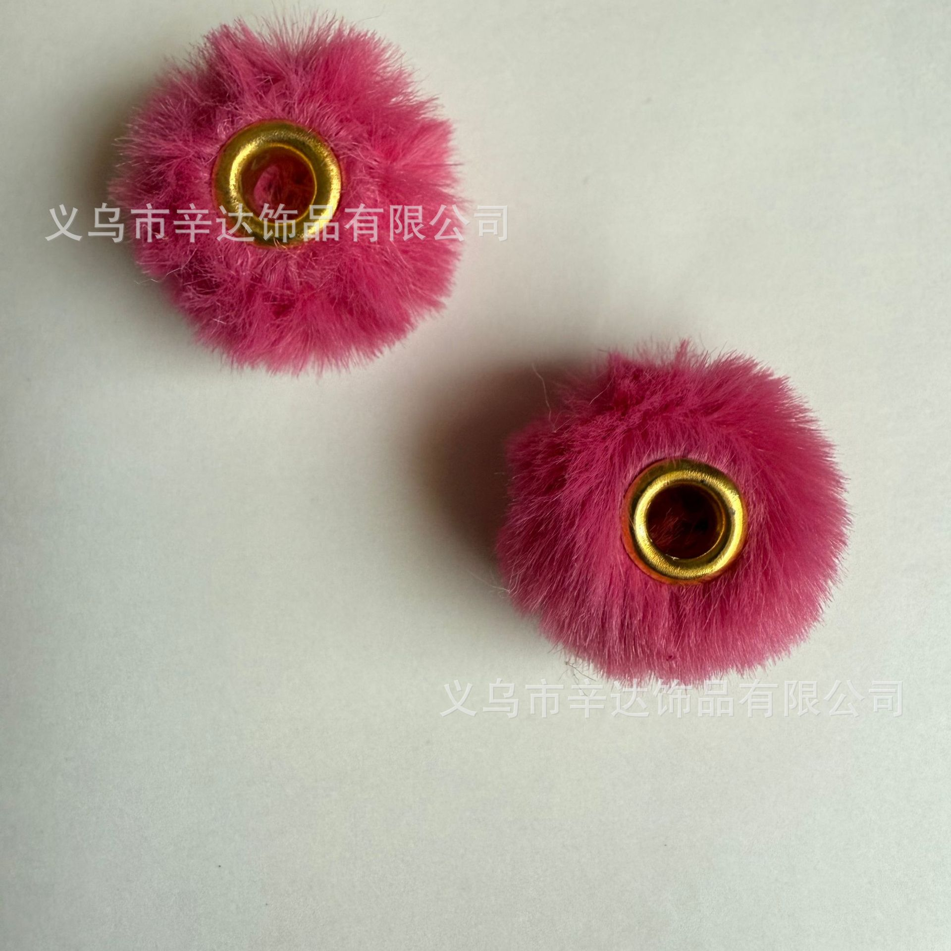 DIY pom-poms, plush beads, and through-hole DIY accessories and clothing materials