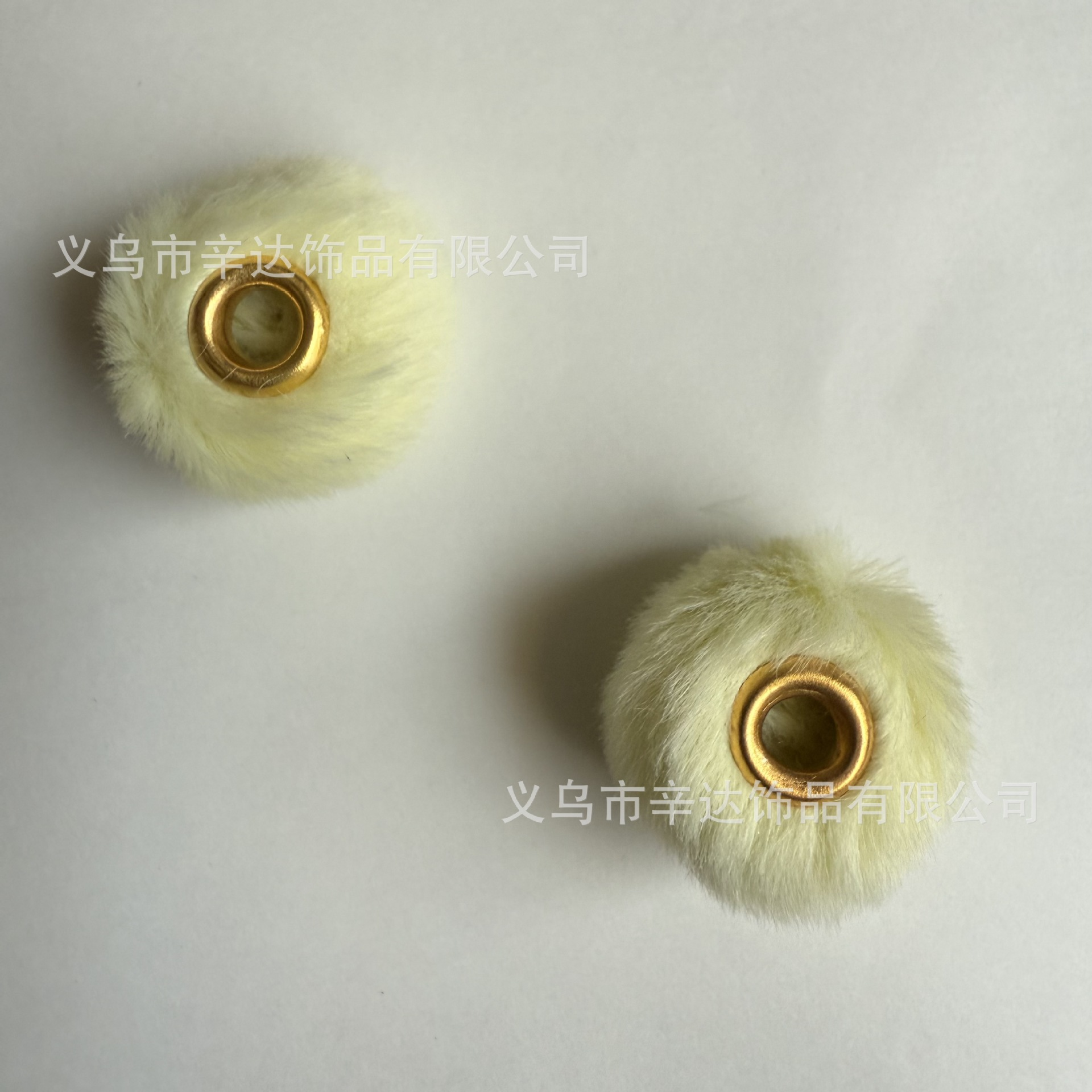 DIY pom-poms, plush beads, and through-hole DIY accessories and clothing materials