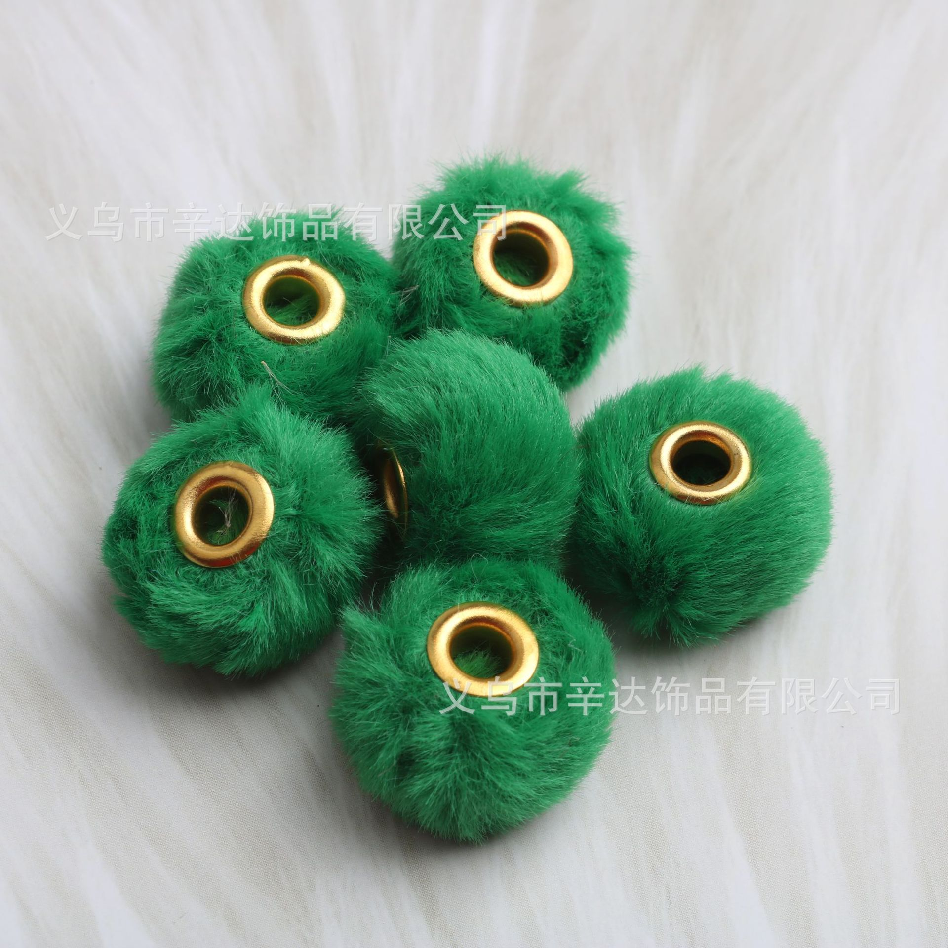 DIY pom-poms, plush beads, and through-hole DIY accessories and clothing materials