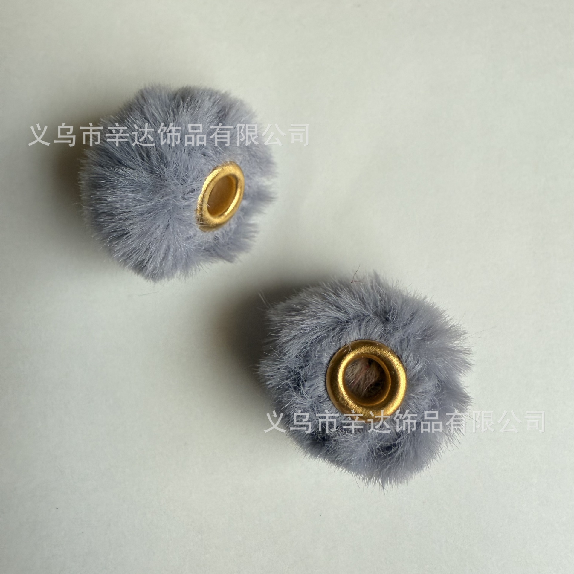 DIY pom-poms, plush beads, and through-hole DIY accessories and clothing materials