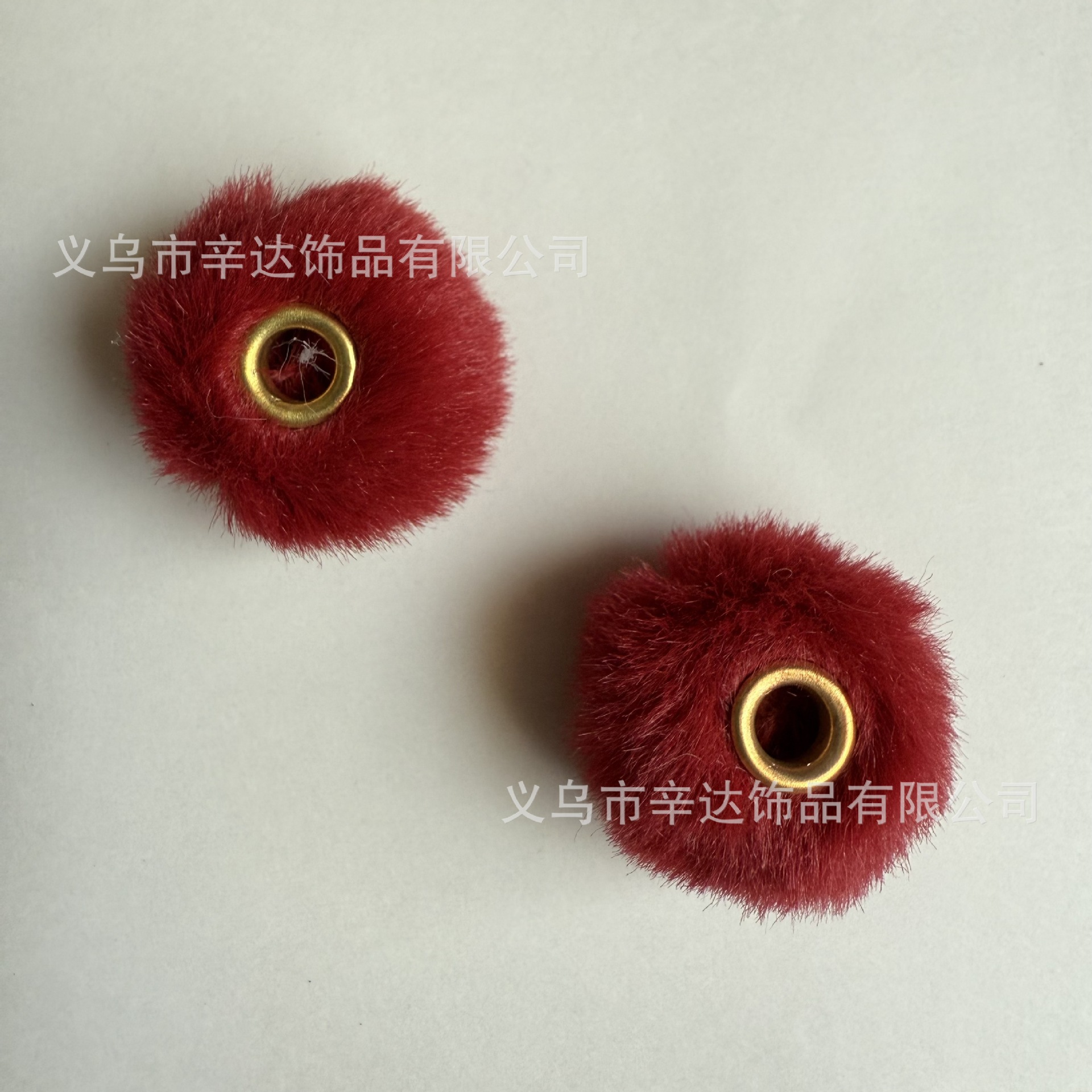 DIY pom-poms, plush beads, and through-hole DIY accessories and clothing materials