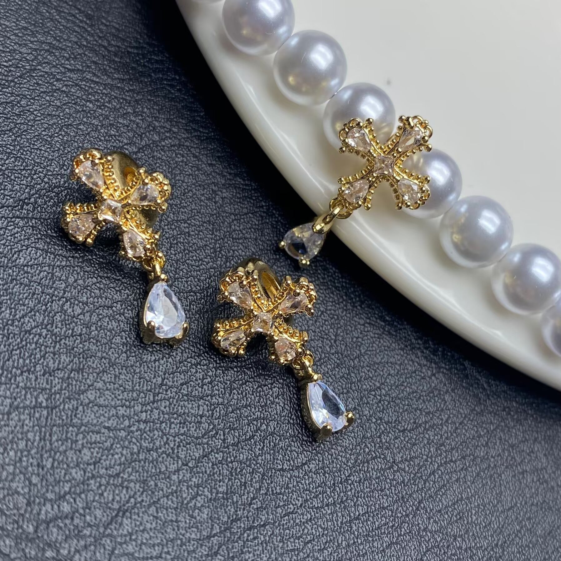 14k gold-plated diamond-encrusted cross teardrop spacer pendant DIY crystal bracelet/beaded accessory