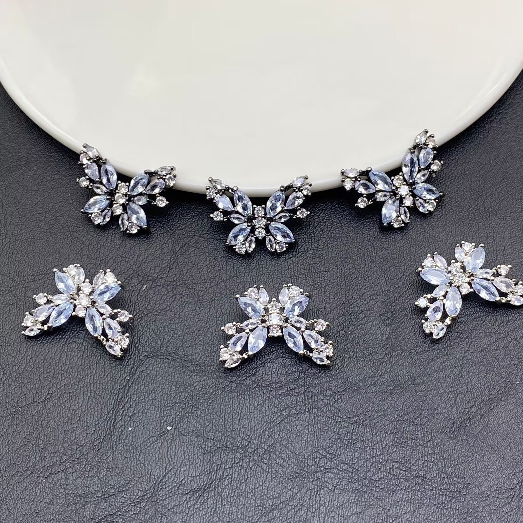 Color-preserving, full-diamond butterfly pattern, through-hole, multi-hole handmade crystal bracelet/jewelry accessory/bead stringing