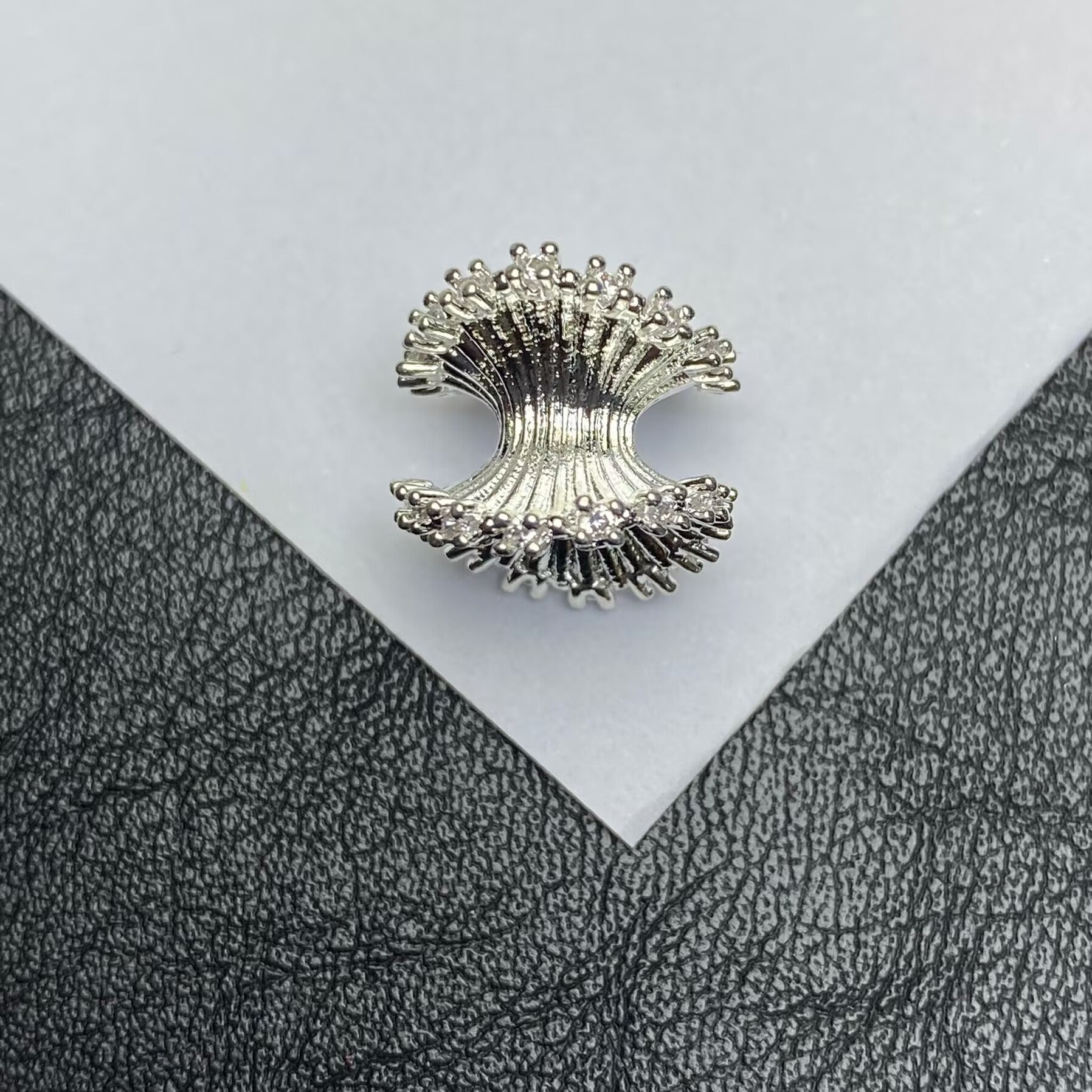 Irregular spiral flower holder crystal bracelet/bracelet, DIY jewelry accessory, diamond-set and color-preserving beaded bracelet.