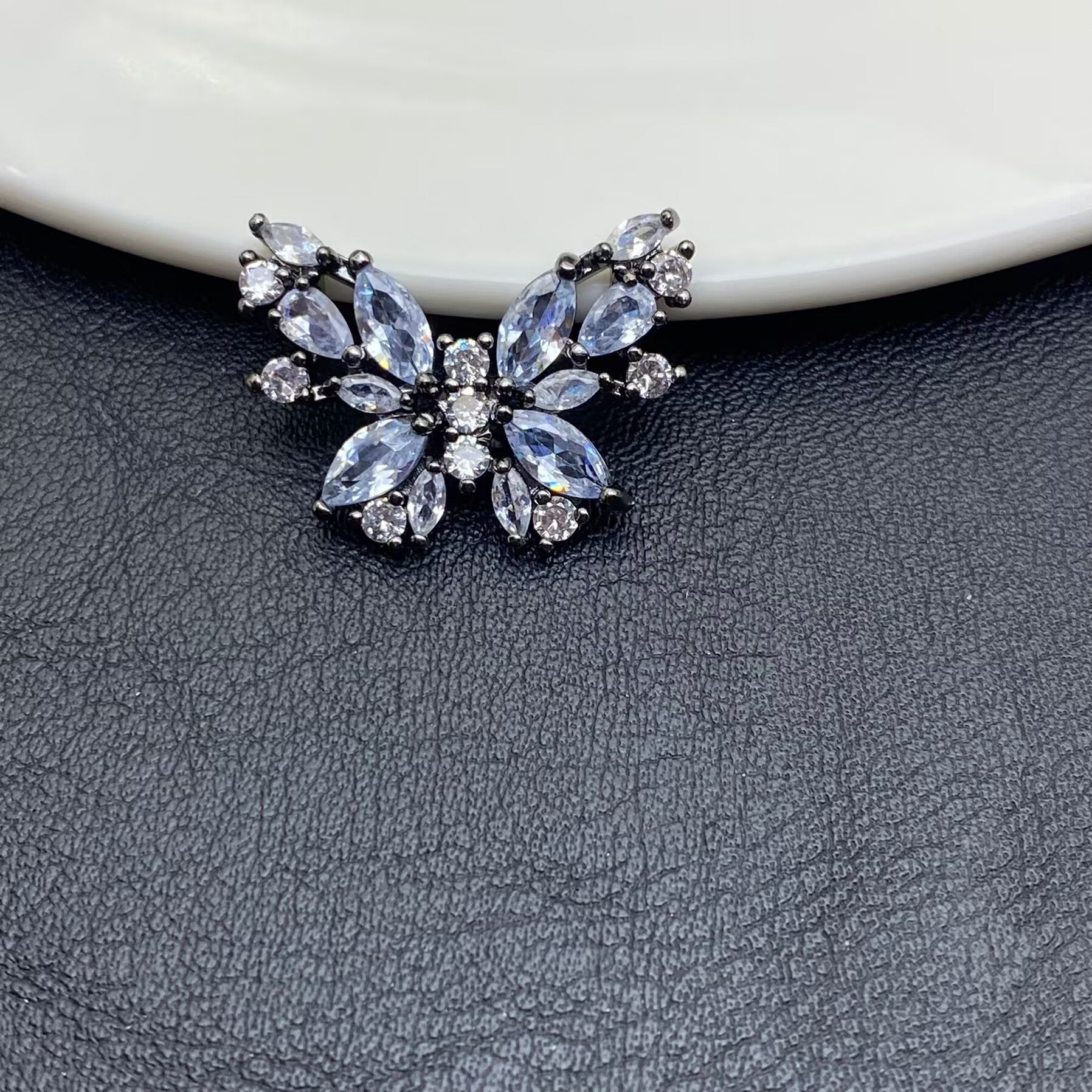 Color-preserving, full-diamond butterfly pattern, through-hole, multi-hole handmade crystal bracelet/jewelry accessory/bead stringing